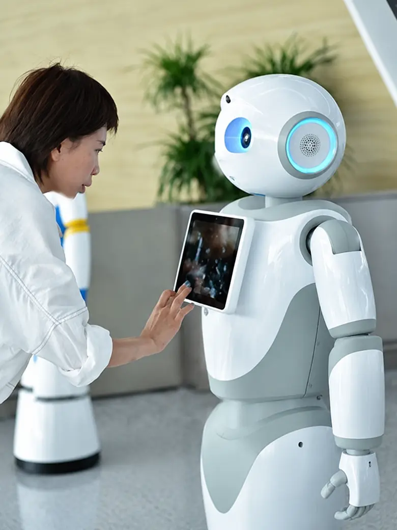 Robot voice interaction with microphone array
